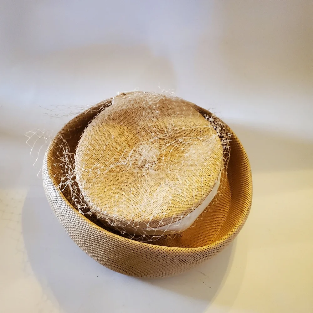 1940s Vintage Union Made Tan‎ Pillbox Style Hat Net Veiling Bow Collectible Hat